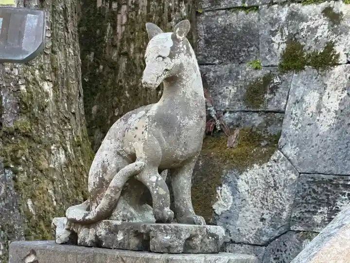 三峯神社の{uncategorized: "未分類", other: "その他", undefined: "問題あり", building: "その他建物", grave: "お墓", sacred_gate: "鳥居", guardian: "狛犬", statue: "像", buddha: "仏像", history: "歴史", nature: "自然", garden: "庭園", animal: "動物", pagoda: "塔", temizu: "手水舎", mountain_gate: "山門・神門", sanctuary: "本殿・本堂", subordinate: "末社・摂社", art: "芸術", scenery: "景色", jizo: "地蔵", ema: "絵馬", goshuin: "御朱印", omikuji: "おみくじ", items: "授与品その他", amulet: "お守り", goshuincho: "御朱印帳", eats: "食事", festival: "お祭り", votive_dance: "神楽", shichigosan: "七五三参", wedding: "結婚式", experience: "体験その他", initially: "初詣", around: "周辺", anti_infection: "感染症対策"}