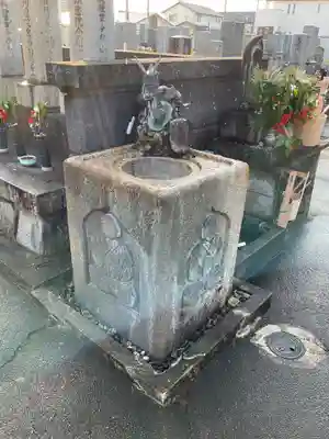 薬師寺（北外山）の手水舎