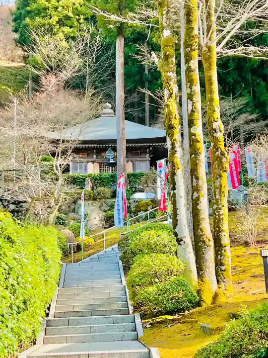 大渕寺の{uncategorized: "未分類", other: "その他", undefined: "問題あり", building: "その他建物", grave: "お墓", sacred_gate: "鳥居", guardian: "狛犬", statue: "像", buddha: "仏像", history: "歴史", nature: "自然", garden: "庭園", animal: "動物", pagoda: "塔", temizu: "手水舎", mountain_gate: "山門・神門", sanctuary: "本殿・本堂", subordinate: "末社・摂社", art: "芸術", scenery: "景色", jizo: "地蔵", ema: "絵馬", goshuin: "御朱印", omikuji: "おみくじ", items: "授与品その他", amulet: "お守り", goshuincho: "御朱印帳", eats: "食事", festival: "お祭り", votive_dance: "神楽", shichigosan: "七五三参", wedding: "結婚式", experience: "体験その他", initially: "初詣", around: "周辺", anti_infection: "感染症対策"}