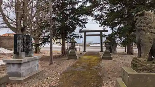 下メム神社の庭園