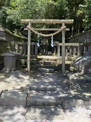 山神・水神社の{uncategorized: "未分類", other: "その他", undefined: "問題あり", building: "その他建物", grave: "お墓", sacred_gate: "鳥居", guardian: "狛犬", statue: "像", buddha: "仏像", history: "歴史", nature: "自然", garden: "庭園", animal: "動物", pagoda: "塔", temizu: "手水舎", mountain_gate: "山門・神門", sanctuary: "本殿・本堂", subordinate: "末社・摂社", art: "芸術", scenery: "景色", jizo: "地蔵", ema: "絵馬", goshuin: "御朱印", omikuji: "おみくじ", items: "授与品その他", amulet: "お守り", goshuincho: "御朱印帳", eats: "食事", festival: "お祭り", votive_dance: "神楽", shichigosan: "七五三参", wedding: "結婚式", experience: "体験その他", initially: "初詣", around: "周辺", anti_infection: "感染症対策"}