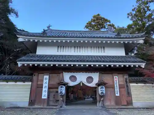 目の霊山　油山寺の山門