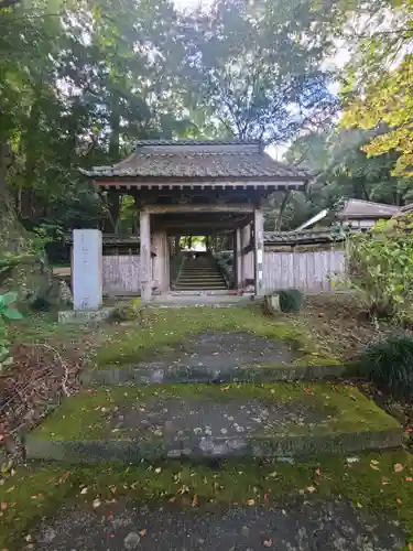 仏生寺の山門