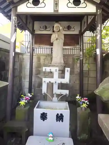 おりつ地蔵尊の本殿・本堂