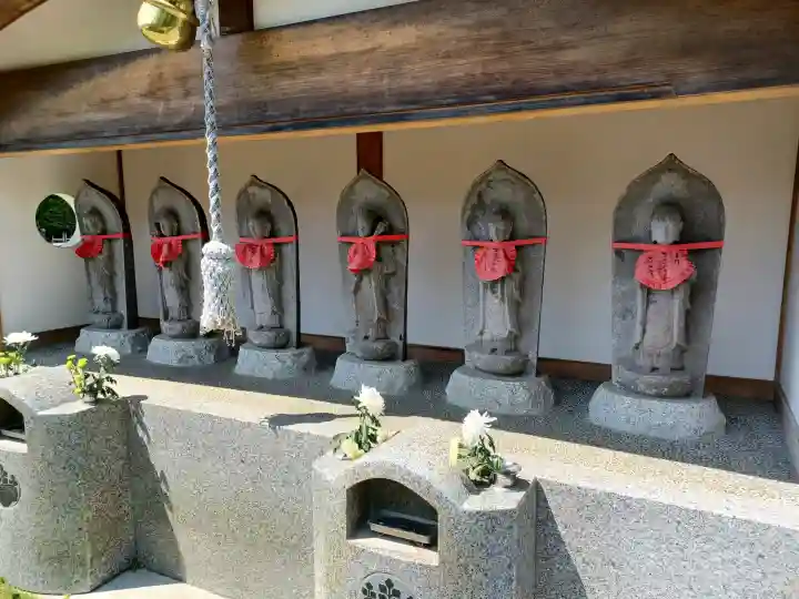 廣渡寺の{uncategorized: "未分類", other: "その他", undefined: "問題あり", building: "その他建物", grave: "お墓", sacred_gate: "鳥居", guardian: "狛犬", statue: "像", buddha: "仏像", history: "歴史", nature: "自然", garden: "庭園", animal: "動物", pagoda: "塔", temizu: "手水舎", mountain_gate: "山門・神門", sanctuary: "本殿・本堂", subordinate: "末社・摂社", art: "芸術", scenery: "景色", jizo: "地蔵", ema: "絵馬", goshuin: "御朱印", omikuji: "おみくじ", items: "授与品その他", amulet: "お守り", goshuincho: "御朱印帳", eats: "食事", festival: "お祭り", votive_dance: "神楽", shichigosan: "七五三参", wedding: "結婚式", experience: "体験その他", initially: "初詣", around: "周辺", anti_infection: "感染症対策"}