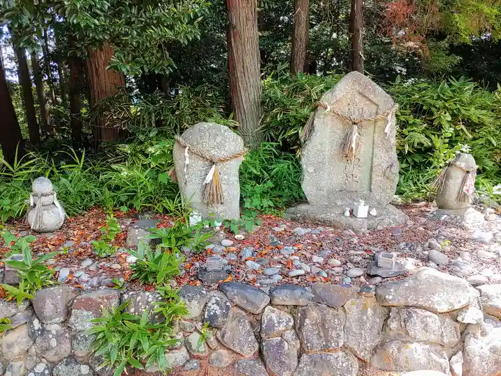 諏訪社(中志段味)の末社・摂社