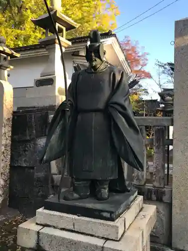 有礒正八幡宮の像