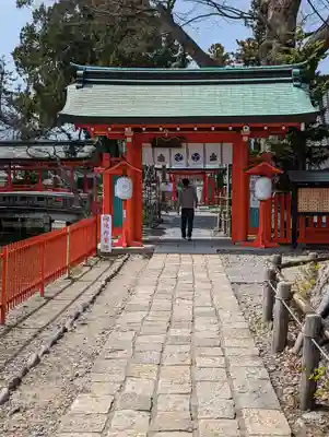 生島足島神社の山門・神門