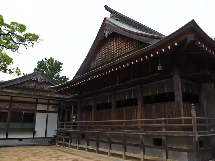 白鳥神社の本殿・本堂