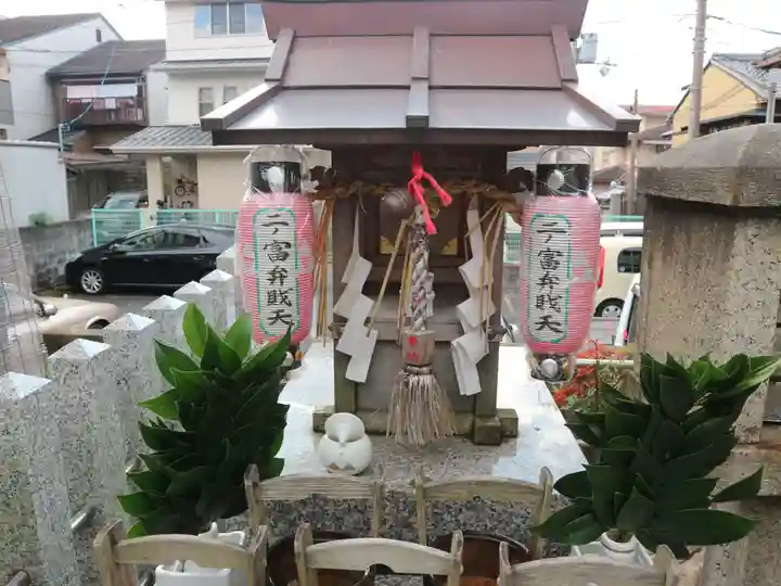 合槌稲荷大明神の末社・摂社