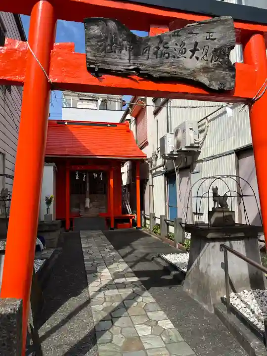 伏見大漁稲荷神社の{uncategorized: "未分類", other: "その他", undefined: "問題あり", building: "その他建物", grave: "お墓", sacred_gate: "鳥居", guardian: "狛犬", statue: "像", buddha: "仏像", history: "歴史", nature: "自然", garden: "庭園", animal: "動物", pagoda: "塔", temizu: "手水舎", mountain_gate: "山門・神門", sanctuary: "本殿・本堂", subordinate: "末社・摂社", art: "芸術", scenery: "景色", jizo: "地蔵", ema: "絵馬", goshuin: "御朱印", omikuji: "おみくじ", items: "授与品その他", amulet: "お守り", goshuincho: "御朱印帳", eats: "食事", festival: "お祭り", votive_dance: "神楽", shichigosan: "七五三参", wedding: "結婚式", experience: "体験その他", initially: "初詣", around: "周辺", anti_infection: "感染症対策"}