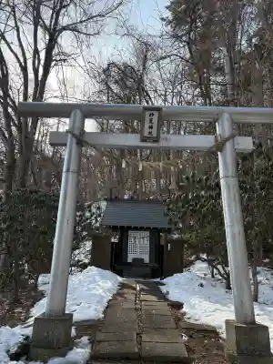 金刀比羅神社の{uncategorized: "未分類", other: "その他", undefined: "問題あり", building: "その他建物", grave: "お墓", sacred_gate: "鳥居", guardian: "狛犬", statue: "像", buddha: "仏像", history: "歴史", nature: "自然", garden: "庭園", animal: "動物", pagoda: "塔", temizu: "手水舎", mountain_gate: "山門・神門", sanctuary: "本殿・本堂", subordinate: "末社・摂社", art: "芸術", scenery: "景色", jizo: "地蔵", ema: "絵馬", goshuin: "御朱印", omikuji: "おみくじ", items: "授与品その他", amulet: "お守り", goshuincho: "御朱印帳", eats: "食事", festival: "お祭り", votive_dance: "神楽", shichigosan: "七五三参", wedding: "結婚式", experience: "体験その他", initially: "初詣", around: "周辺", anti_infection: "感染症対策"}