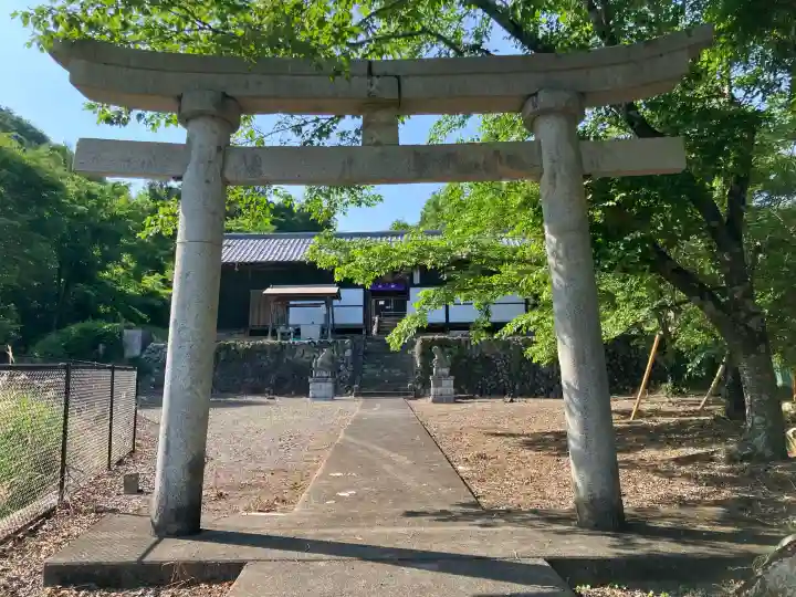 松田八幡宮の{uncategorized: "未分類", other: "その他", undefined: "問題あり", building: "その他建物", grave: "お墓", sacred_gate: "鳥居", guardian: "狛犬", statue: "像", buddha: "仏像", history: "歴史", nature: "自然", garden: "庭園", animal: "動物", pagoda: "塔", temizu: "手水舎", mountain_gate: "山門・神門", sanctuary: "本殿・本堂", subordinate: "末社・摂社", art: "芸術", scenery: "景色", jizo: "地蔵", ema: "絵馬", goshuin: "御朱印", omikuji: "おみくじ", items: "授与品その他", amulet: "お守り", goshuincho: "御朱印帳", eats: "食事", festival: "お祭り", votive_dance: "神楽", shichigosan: "七五三参", wedding: "結婚式", experience: "体験その他", initially: "初詣", around: "周辺", anti_infection: "感染症対策"}