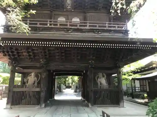 高安寺の山門