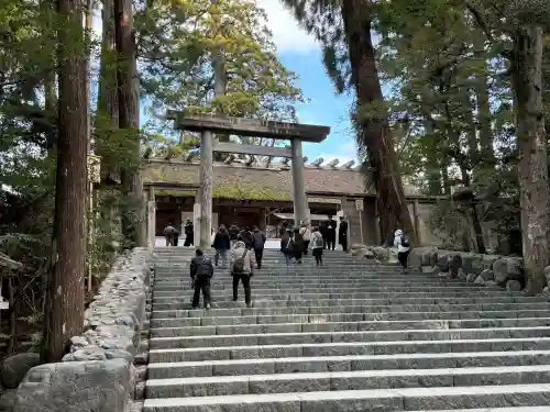 伊勢神宮内宮（皇大神宮）の{uncategorized: "未分類", other: "その他", undefined: "問題あり", building: "その他建物", grave: "お墓", sacred_gate: "鳥居", guardian: "狛犬", statue: "像", buddha: "仏像", history: "歴史", nature: "自然", garden: "庭園", animal: "動物", pagoda: "塔", temizu: "手水舎", mountain_gate: "山門・神門", sanctuary: "本殿・本堂", subordinate: "末社・摂社", art: "芸術", scenery: "景色", jizo: "地蔵", ema: "絵馬", goshuin: "御朱印", omikuji: "おみくじ", items: "授与品その他", amulet: "お守り", goshuincho: "御朱印帳", eats: "食事", festival: "お祭り", votive_dance: "神楽", shichigosan: "七五三参", wedding: "結婚式", experience: "体験その他", initially: "初詣", around: "周辺", anti_infection: "感染症対策"}