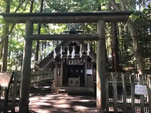 宝登山神社奥宮の本殿