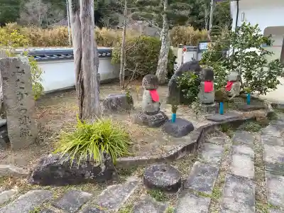三寶院の{uncategorized: "未分類", other: "その他", undefined: "問題あり", building: "その他建物", grave: "お墓", sacred_gate: "鳥居", guardian: "狛犬", statue: "像", buddha: "仏像", history: "歴史", nature: "自然", garden: "庭園", animal: "動物", pagoda: "塔", temizu: "手水舎", mountain_gate: "山門・神門", sanctuary: "本殿・本堂", subordinate: "末社・摂社", art: "芸術", scenery: "景色", jizo: "地蔵", ema: "絵馬", goshuin: "御朱印", omikuji: "おみくじ", items: "授与品その他", amulet: "お守り", goshuincho: "御朱印帳", eats: "食事", festival: "お祭り", votive_dance: "神楽", shichigosan: "七五三参", wedding: "結婚式", experience: "体験その他", initially: "初詣", around: "周辺", anti_infection: "感染症対策"}