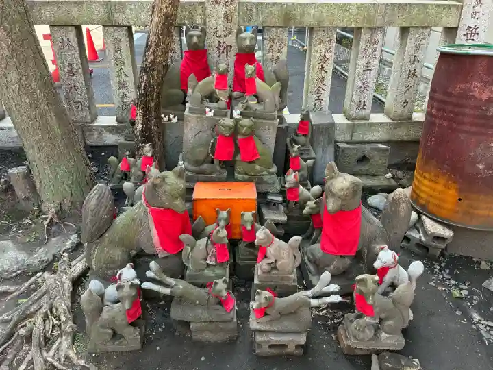 笠間稲荷神社 東京別社の{uncategorized: "未分類", other: "その他", undefined: "問題あり", building: "その他建物", grave: "お墓", sacred_gate: "鳥居", guardian: "狛犬", statue: "像", buddha: "仏像", history: "歴史", nature: "自然", garden: "庭園", animal: "動物", pagoda: "塔", temizu: "手水舎", mountain_gate: "山門・神門", sanctuary: "本殿・本堂", subordinate: "末社・摂社", art: "芸術", scenery: "景色", jizo: "地蔵", ema: "絵馬", goshuin: "御朱印", omikuji: "おみくじ", items: "授与品その他", amulet: "お守り", goshuincho: "御朱印帳", eats: "食事", festival: "お祭り", votive_dance: "神楽", shichigosan: "七五三参", wedding: "結婚式", experience: "体験その他", initially: "初詣", around: "周辺", anti_infection: "感染症対策"}