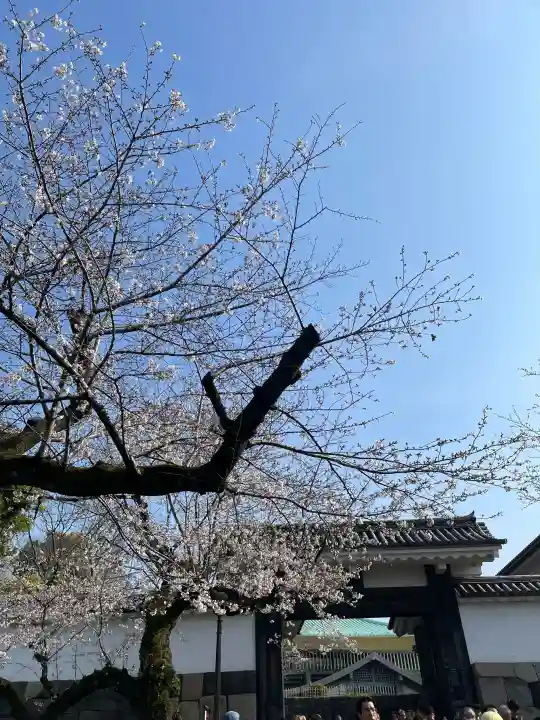 弥生慰霊堂の{uncategorized: "未分類", other: "その他", undefined: "問題あり", building: "その他建物", grave: "お墓", sacred_gate: "鳥居", guardian: "狛犬", statue: "像", buddha: "仏像", history: "歴史", nature: "自然", garden: "庭園", animal: "動物", pagoda: "塔", temizu: "手水舎", mountain_gate: "山門・神門", sanctuary: "本殿・本堂", subordinate: "末社・摂社", art: "芸術", scenery: "景色", jizo: "地蔵", ema: "絵馬", goshuin: "御朱印", omikuji: "おみくじ", items: "授与品その他", amulet: "お守り", goshuincho: "御朱印帳", eats: "食事", festival: "お祭り", votive_dance: "神楽", shichigosan: "七五三参", wedding: "結婚式", experience: "体験その他", initially: "初詣", around: "周辺", anti_infection: "感染症対策"}