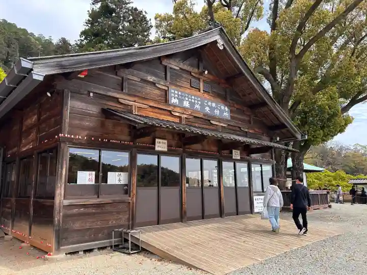 勝尾寺の{uncategorized: "未分類", other: "その他", undefined: "問題あり", building: "その他建物", grave: "お墓", sacred_gate: "鳥居", guardian: "狛犬", statue: "像", buddha: "仏像", history: "歴史", nature: "自然", garden: "庭園", animal: "動物", pagoda: "塔", temizu: "手水舎", mountain_gate: "山門・神門", sanctuary: "本殿・本堂", subordinate: "末社・摂社", art: "芸術", scenery: "景色", jizo: "地蔵", ema: "絵馬", goshuin: "御朱印", omikuji: "おみくじ", items: "授与品その他", amulet: "お守り", goshuincho: "御朱印帳", eats: "食事", festival: "お祭り", votive_dance: "神楽", shichigosan: "七五三参", wedding: "結婚式", experience: "体験その他", initially: "初詣", around: "周辺", anti_infection: "感染症対策"}