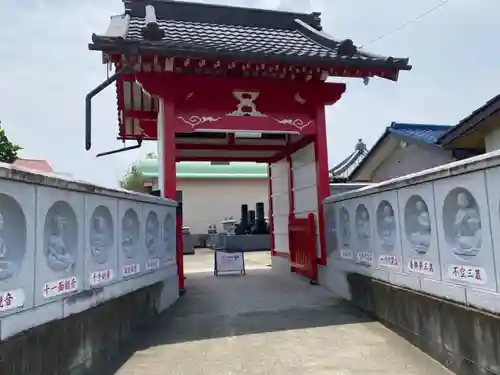 前橋厄除大師 蓮花院の山門