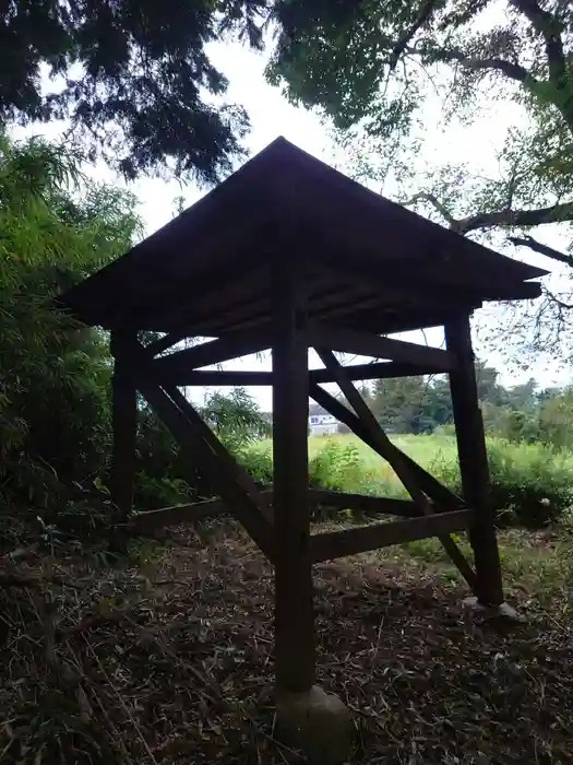 石楯尾神社の建物その他