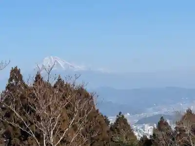 焼津神社の{uncategorized: "未分類", other: "その他", undefined: "問題あり", building: "その他建物", grave: "お墓", sacred_gate: "鳥居", guardian: "狛犬", statue: "像", buddha: "仏像", history: "歴史", nature: "自然", garden: "庭園", animal: "動物", pagoda: "塔", temizu: "手水舎", mountain_gate: "山門・神門", sanctuary: "本殿・本堂", subordinate: "末社・摂社", art: "芸術", scenery: "景色", jizo: "地蔵", ema: "絵馬", goshuin: "御朱印", omikuji: "おみくじ", items: "授与品その他", amulet: "お守り", goshuincho: "御朱印帳", eats: "食事", festival: "お祭り", votive_dance: "神楽", shichigosan: "七五三参", wedding: "結婚式", experience: "体験その他", initially: "初詣", around: "周辺", anti_infection: "感染症対策"}