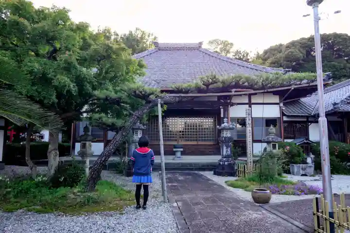 聖應寺の{uncategorized: "未分類", other: "その他", undefined: "問題あり", building: "その他建物", grave: "お墓", sacred_gate: "鳥居", guardian: "狛犬", statue: "像", buddha: "仏像", history: "歴史", nature: "自然", garden: "庭園", animal: "動物", pagoda: "塔", temizu: "手水舎", mountain_gate: "山門・神門", sanctuary: "本殿・本堂", subordinate: "末社・摂社", art: "芸術", scenery: "景色", jizo: "地蔵", ema: "絵馬", goshuin: "御朱印", omikuji: "おみくじ", items: "授与品その他", amulet: "お守り", goshuincho: "御朱印帳", eats: "食事", festival: "お祭り", votive_dance: "神楽", shichigosan: "七五三参", wedding: "結婚式", experience: "体験その他", initially: "初詣", around: "周辺", anti_infection: "感染症対策"}