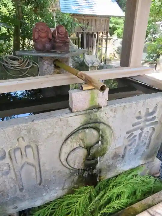 天津神明宮の手水舎