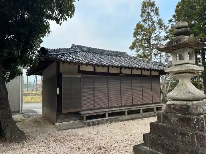 鳥取神社の{uncategorized: "未分類", other: "その他", undefined: "問題あり", building: "その他建物", grave: "お墓", sacred_gate: "鳥居", guardian: "狛犬", statue: "像", buddha: "仏像", history: "歴史", nature: "自然", garden: "庭園", animal: "動物", pagoda: "塔", temizu: "手水舎", mountain_gate: "山門・神門", sanctuary: "本殿・本堂", subordinate: "末社・摂社", art: "芸術", scenery: "景色", jizo: "地蔵", ema: "絵馬", goshuin: "御朱印", omikuji: "おみくじ", items: "授与品その他", amulet: "お守り", goshuincho: "御朱印帳", eats: "食事", festival: "お祭り", votive_dance: "神楽", shichigosan: "七五三参", wedding: "結婚式", experience: "体験その他", initially: "初詣", around: "周辺", anti_infection: "感染症対策"}