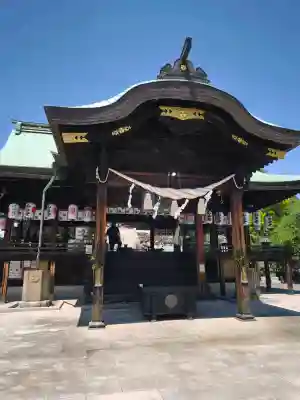 蜂穴神社（石清尾八幡宮末社）の{uncategorized: "未分類", other: "その他", undefined: "問題あり", building: "その他建物", grave: "お墓", sacred_gate: "鳥居", guardian: "狛犬", statue: "像", buddha: "仏像", history: "歴史", nature: "自然", garden: "庭園", animal: "動物", pagoda: "塔", temizu: "手水舎", mountain_gate: "山門・神門", sanctuary: "本殿・本堂", subordinate: "末社・摂社", art: "芸術", scenery: "景色", jizo: "地蔵", ema: "絵馬", goshuin: "御朱印", omikuji: "おみくじ", items: "授与品その他", amulet: "お守り", goshuincho: "御朱印帳", eats: "食事", festival: "お祭り", votive_dance: "神楽", shichigosan: "七五三参", wedding: "結婚式", experience: "体験その他", initially: "初詣", around: "周辺", anti_infection: "感染症対策"}
