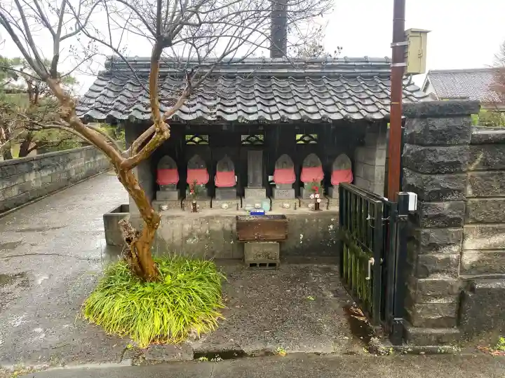 蔵国寺の{uncategorized: "未分類", other: "その他", undefined: "問題あり", building: "その他建物", grave: "お墓", sacred_gate: "鳥居", guardian: "狛犬", statue: "像", buddha: "仏像", history: "歴史", nature: "自然", garden: "庭園", animal: "動物", pagoda: "塔", temizu: "手水舎", mountain_gate: "山門・神門", sanctuary: "本殿・本堂", subordinate: "末社・摂社", art: "芸術", scenery: "景色", jizo: "地蔵", ema: "絵馬", goshuin: "御朱印", omikuji: "おみくじ", items: "授与品その他", amulet: "お守り", goshuincho: "御朱印帳", eats: "食事", festival: "お祭り", votive_dance: "神楽", shichigosan: "七五三参", wedding: "結婚式", experience: "体験その他", initially: "初詣", around: "周辺", anti_infection: "感染症対策"}