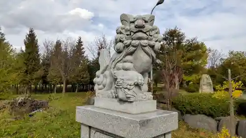 千代ヶ岡神社の狛犬