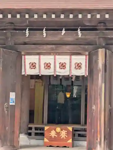 雄山神社前立社壇の{uncategorized: "未分類", other: "その他", undefined: "問題あり", building: "その他建物", grave: "お墓", sacred_gate: "鳥居", guardian: "狛犬", statue: "像", buddha: "仏像", history: "歴史", nature: "自然", garden: "庭園", animal: "動物", pagoda: "塔", temizu: "手水舎", mountain_gate: "山門・神門", sanctuary: "本殿・本堂", subordinate: "末社・摂社", art: "芸術", scenery: "景色", jizo: "地蔵", ema: "絵馬", goshuin: "御朱印", omikuji: "おみくじ", items: "授与品その他", amulet: "お守り", goshuincho: "御朱印帳", eats: "食事", festival: "お祭り", votive_dance: "神楽", shichigosan: "七五三参", wedding: "結婚式", experience: "体験その他", initially: "初詣", around: "周辺", anti_infection: "感染症対策"}