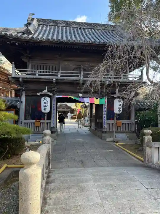 立江寺の{uncategorized: "未分類", other: "その他", undefined: "問題あり", building: "その他建物", grave: "お墓", sacred_gate: "鳥居", guardian: "狛犬", statue: "像", buddha: "仏像", history: "歴史", nature: "自然", garden: "庭園", animal: "動物", pagoda: "塔", temizu: "手水舎", mountain_gate: "山門・神門", sanctuary: "本殿・本堂", subordinate: "末社・摂社", art: "芸術", scenery: "景色", jizo: "地蔵", ema: "絵馬", goshuin: "御朱印", omikuji: "おみくじ", items: "授与品その他", amulet: "お守り", goshuincho: "御朱印帳", eats: "食事", festival: "お祭り", votive_dance: "神楽", shichigosan: "七五三参", wedding: "結婚式", experience: "体験その他", initially: "初詣", around: "周辺", anti_infection: "感染症対策"}