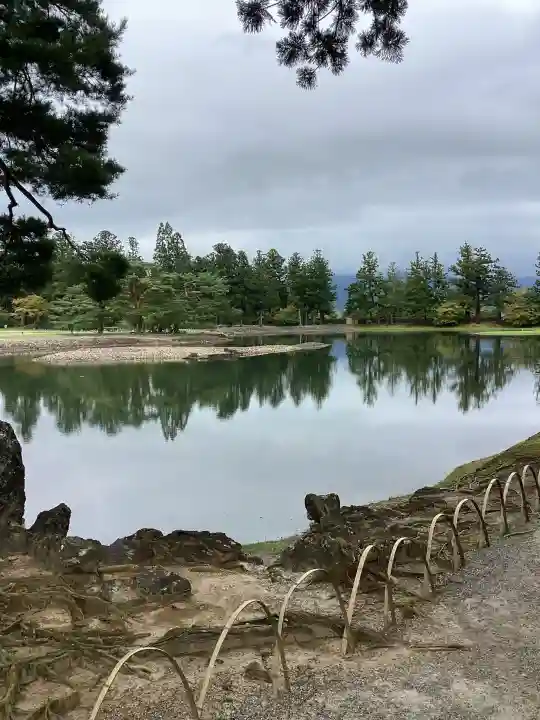 毛越寺の{uncategorized: "未分類", other: "その他", undefined: "問題あり", building: "その他建物", grave: "お墓", sacred_gate: "鳥居", guardian: "狛犬", statue: "像", buddha: "仏像", history: "歴史", nature: "自然", garden: "庭園", animal: "動物", pagoda: "塔", temizu: "手水舎", mountain_gate: "山門・神門", sanctuary: "本殿・本堂", subordinate: "末社・摂社", art: "芸術", scenery: "景色", jizo: "地蔵", ema: "絵馬", goshuin: "御朱印", omikuji: "おみくじ", items: "授与品その他", amulet: "お守り", goshuincho: "御朱印帳", eats: "食事", festival: "お祭り", votive_dance: "神楽", shichigosan: "七五三参", wedding: "結婚式", experience: "体験その他", initially: "初詣", around: "周辺", anti_infection: "感染症対策"}