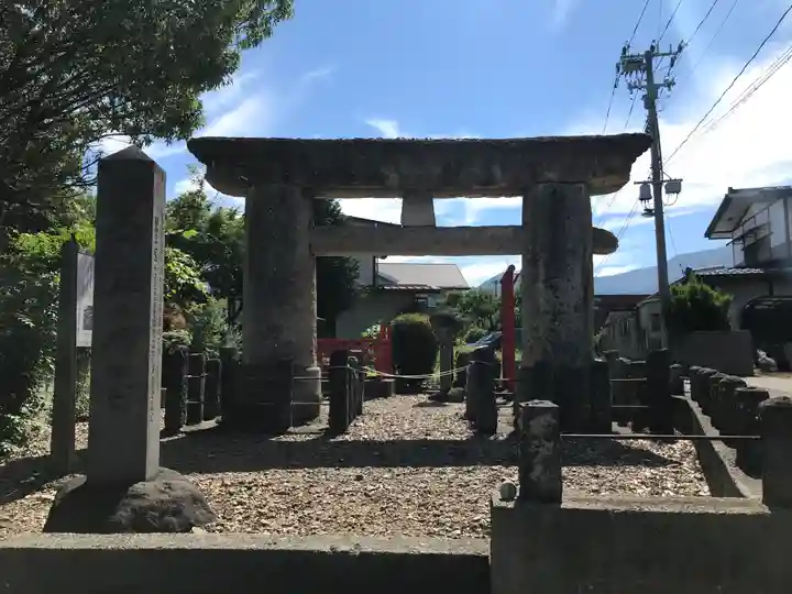 鳥居稲荷神社の鳥居