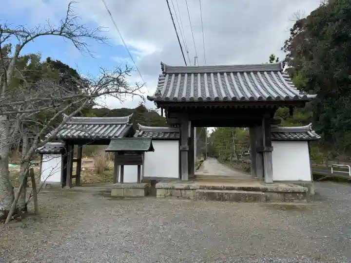 長弓寺の{uncategorized: "未分類", other: "その他", undefined: "問題あり", building: "その他建物", grave: "お墓", sacred_gate: "鳥居", guardian: "狛犬", statue: "像", buddha: "仏像", history: "歴史", nature: "自然", garden: "庭園", animal: "動物", pagoda: "塔", temizu: "手水舎", mountain_gate: "山門・神門", sanctuary: "本殿・本堂", subordinate: "末社・摂社", art: "芸術", scenery: "景色", jizo: "地蔵", ema: "絵馬", goshuin: "御朱印", omikuji: "おみくじ", items: "授与品その他", amulet: "お守り", goshuincho: "御朱印帳", eats: "食事", festival: "お祭り", votive_dance: "神楽", shichigosan: "七五三参", wedding: "結婚式", experience: "体験その他", initially: "初詣", around: "周辺", anti_infection: "感染症対策"}