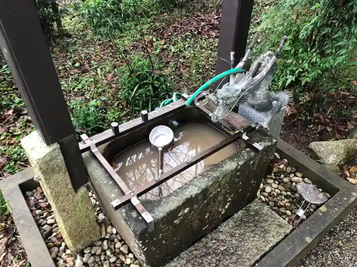 仲神社の手水舎