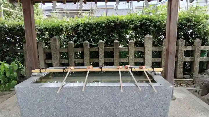 西院春日神社の手水舎