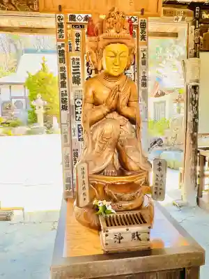 野坂寺の{uncategorized: "未分類", other: "その他", undefined: "問題あり", building: "その他建物", grave: "お墓", sacred_gate: "鳥居", guardian: "狛犬", statue: "像", buddha: "仏像", history: "歴史", nature: "自然", garden: "庭園", animal: "動物", pagoda: "塔", temizu: "手水舎", mountain_gate: "山門・神門", sanctuary: "本殿・本堂", subordinate: "末社・摂社", art: "芸術", scenery: "景色", jizo: "地蔵", ema: "絵馬", goshuin: "御朱印", omikuji: "おみくじ", items: "授与品その他", amulet: "お守り", goshuincho: "御朱印帳", eats: "食事", festival: "お祭り", votive_dance: "神楽", shichigosan: "七五三参", wedding: "結婚式", experience: "体験その他", initially: "初詣", around: "周辺", anti_infection: "感染症対策"}