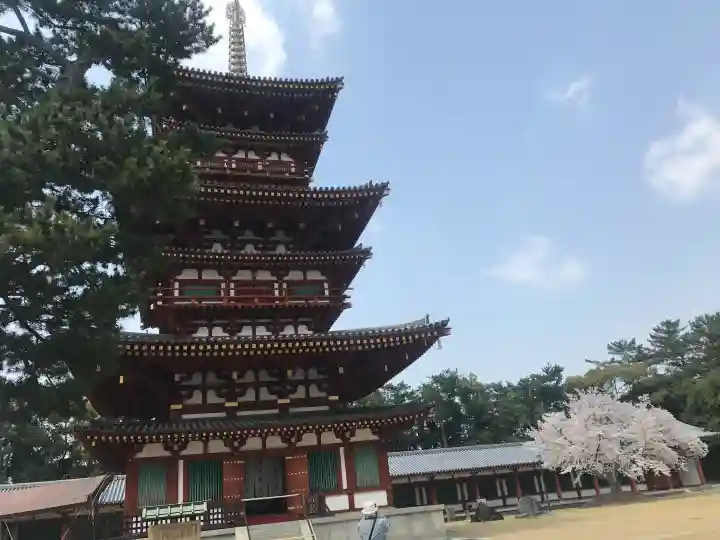 薬師寺の{uncategorized: "未分類", other: "その他", undefined: "問題あり", building: "その他建物", grave: "お墓", sacred_gate: "鳥居", guardian: "狛犬", statue: "像", buddha: "仏像", history: "歴史", nature: "自然", garden: "庭園", animal: "動物", pagoda: "塔", temizu: "手水舎", mountain_gate: "山門・神門", sanctuary: "本殿・本堂", subordinate: "末社・摂社", art: "芸術", scenery: "景色", jizo: "地蔵", ema: "絵馬", goshuin: "御朱印", omikuji: "おみくじ", items: "授与品その他", amulet: "お守り", goshuincho: "御朱印帳", eats: "食事", festival: "お祭り", votive_dance: "神楽", shichigosan: "七五三参", wedding: "結婚式", experience: "体験その他", initially: "初詣", around: "周辺", anti_infection: "感染症対策"}