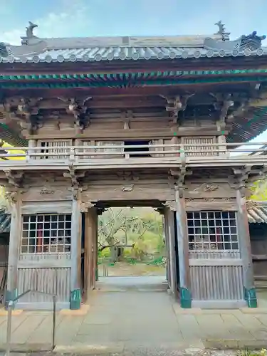 報恩講寺の山門