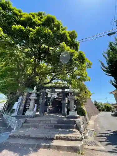 八幡神社の{uncategorized: "未分類", other: "その他", undefined: "問題あり", building: "その他建物", grave: "お墓", sacred_gate: "鳥居", guardian: "狛犬", statue: "像", buddha: "仏像", history: "歴史", nature: "自然", garden: "庭園", animal: "動物", pagoda: "塔", temizu: "手水舎", mountain_gate: "山門・神門", sanctuary: "本殿・本堂", subordinate: "末社・摂社", art: "芸術", scenery: "景色", jizo: "地蔵", ema: "絵馬", goshuin: "御朱印", omikuji: "おみくじ", items: "授与品その他", amulet: "お守り", goshuincho: "御朱印帳", eats: "食事", festival: "お祭り", votive_dance: "神楽", shichigosan: "七五三参", wedding: "結婚式", experience: "体験その他", initially: "初詣", around: "周辺", anti_infection: "感染症対策"}