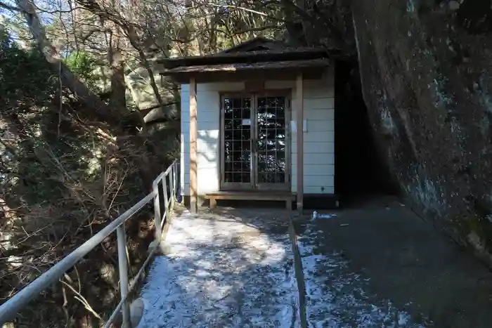 六甲比命大善神社の本殿