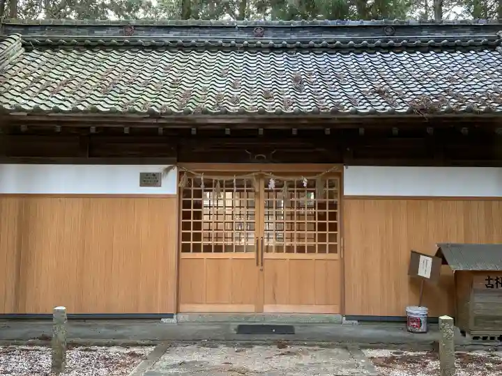 多奈閇神社の{uncategorized: "未分類", other: "その他", undefined: "問題あり", building: "その他建物", grave: "お墓", sacred_gate: "鳥居", guardian: "狛犬", statue: "像", buddha: "仏像", history: "歴史", nature: "自然", garden: "庭園", animal: "動物", pagoda: "塔", temizu: "手水舎", mountain_gate: "山門・神門", sanctuary: "本殿・本堂", subordinate: "末社・摂社", art: "芸術", scenery: "景色", jizo: "地蔵", ema: "絵馬", goshuin: "御朱印", omikuji: "おみくじ", items: "授与品その他", amulet: "お守り", goshuincho: "御朱印帳", eats: "食事", festival: "お祭り", votive_dance: "神楽", shichigosan: "七五三参", wedding: "結婚式", experience: "体験その他", initially: "初詣", around: "周辺", anti_infection: "感染症対策"}