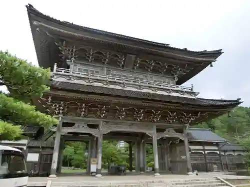 総持寺祖院の山門