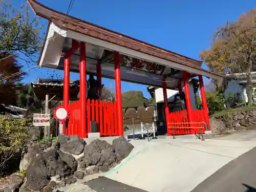 赤城大教会赤城寺の山門