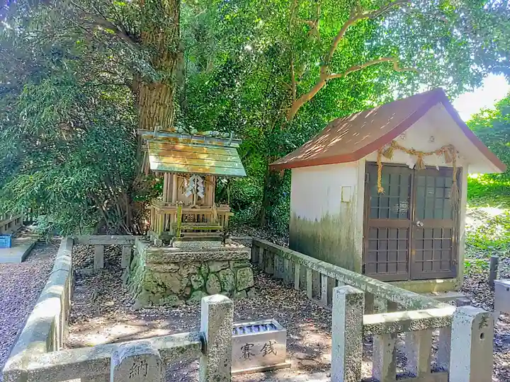 八剱神社・神明社合殿の末社・摂社