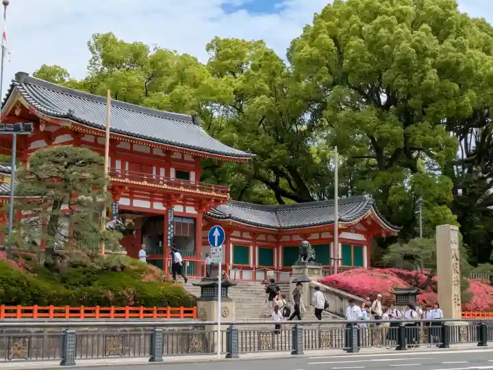 八坂神社(祇園さん)の{uncategorized: "未分類", other: "その他", undefined: "問題あり", building: "その他建物", grave: "お墓", sacred_gate: "鳥居", guardian: "狛犬", statue: "像", buddha: "仏像", history: "歴史", nature: "自然", garden: "庭園", animal: "動物", pagoda: "塔", temizu: "手水舎", mountain_gate: "山門・神門", sanctuary: "本殿・本堂", subordinate: "末社・摂社", art: "芸術", scenery: "景色", jizo: "地蔵", ema: "絵馬", goshuin: "御朱印", omikuji: "おみくじ", items: "授与品その他", amulet: "お守り", goshuincho: "御朱印帳", eats: "食事", festival: "お祭り", votive_dance: "神楽", shichigosan: "七五三参", wedding: "結婚式", experience: "体験その他", initially: "初詣", around: "周辺", anti_infection: "感染症対策"}
